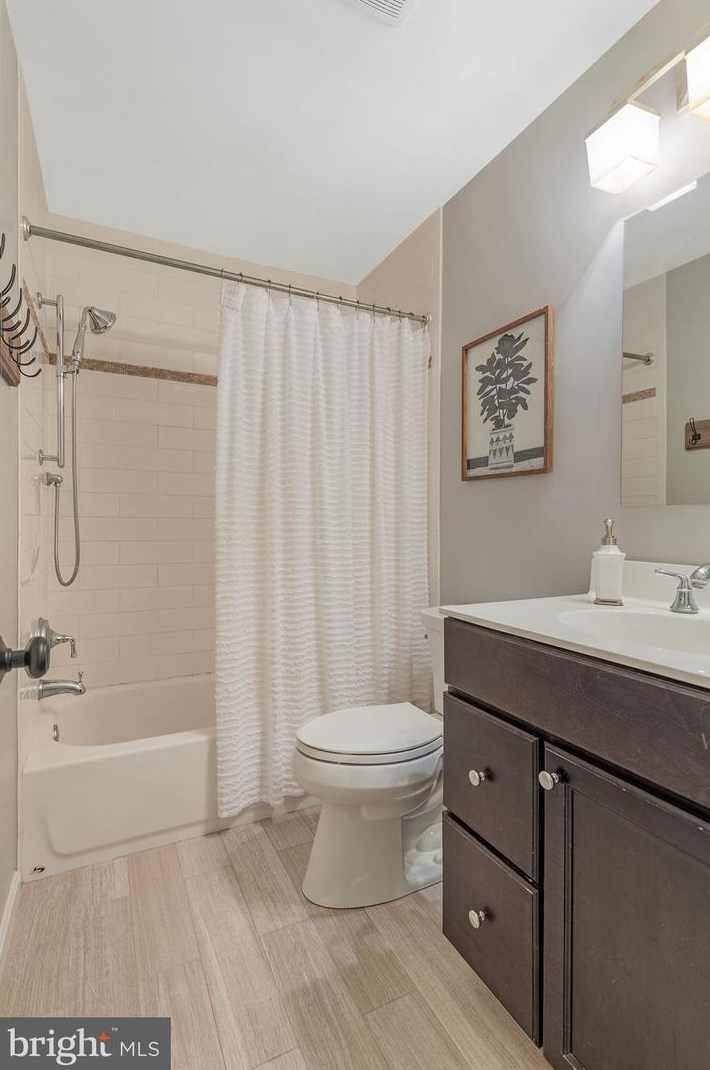 8609 Etta Dr, Springfield VA 22152-2706 exterior