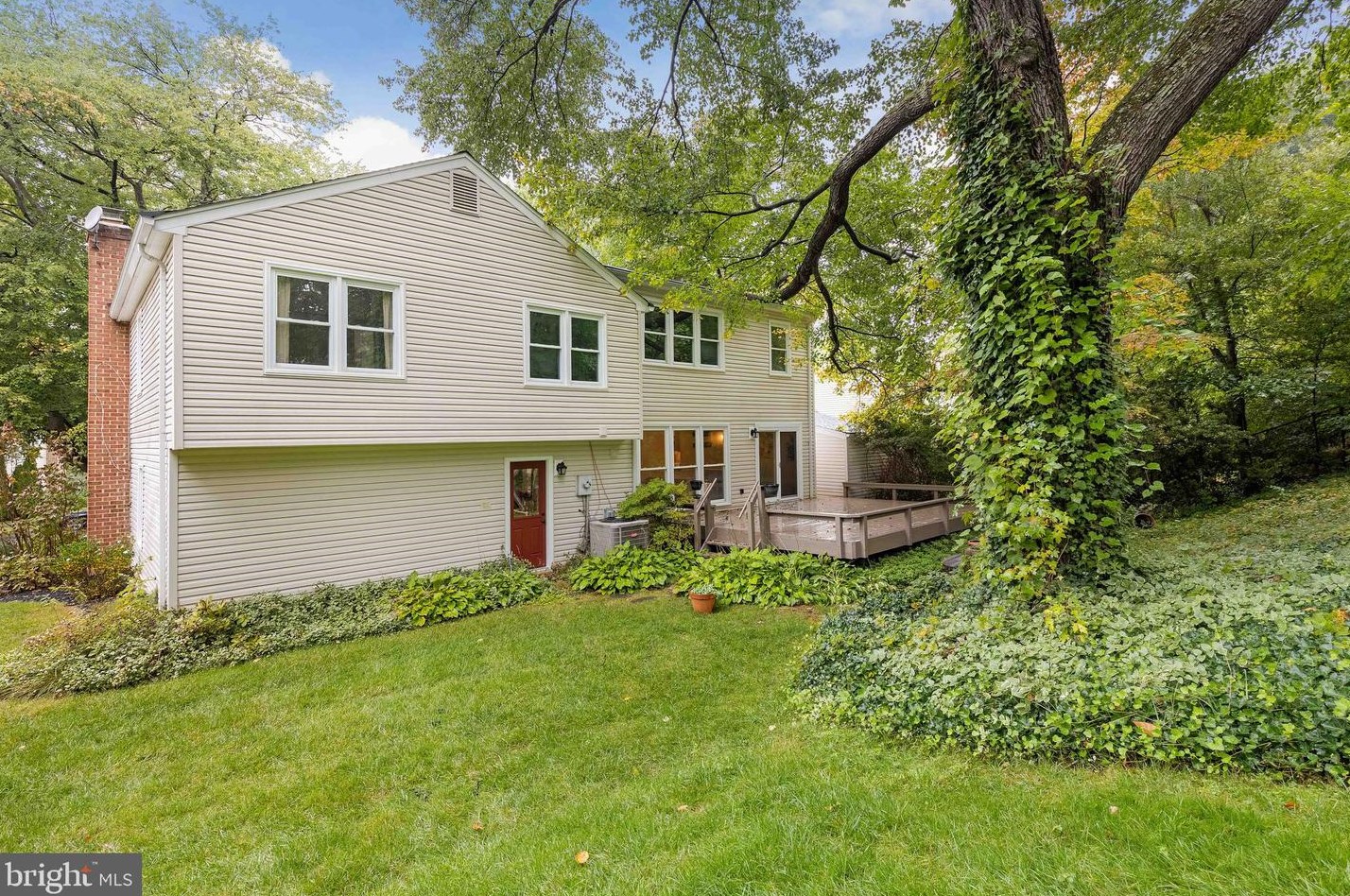 8609 Etta Dr, Springfield VA 22152-2706 exterior