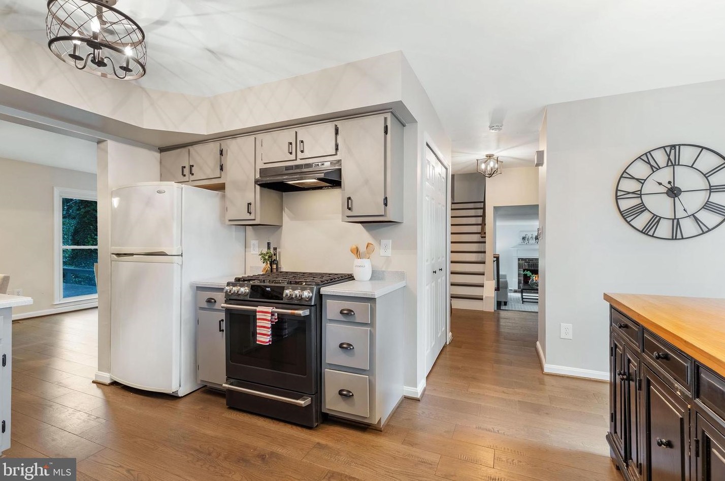 8609 Etta Dr, Springfield VA 22152-2706 exterior