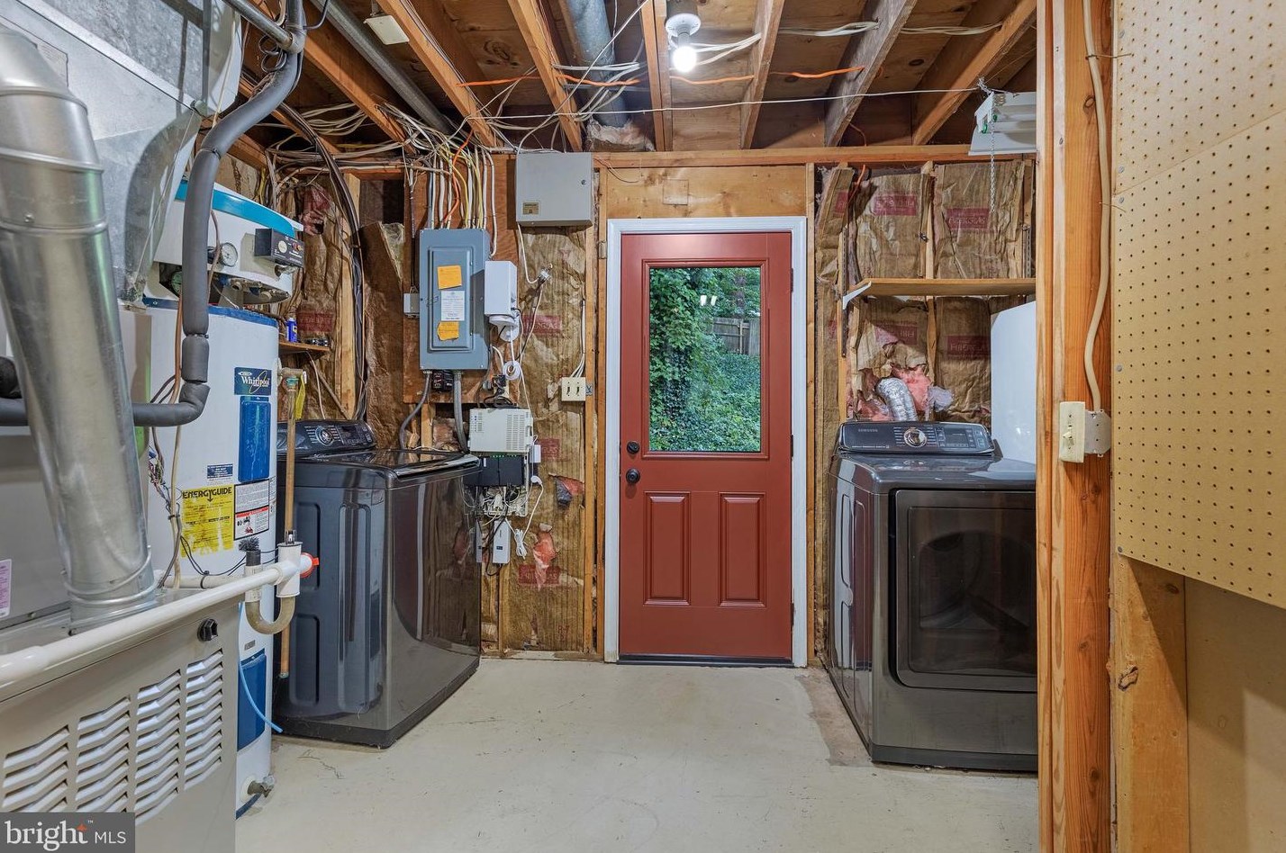 8609 Etta Dr, Springfield VA 22152-2706 exterior