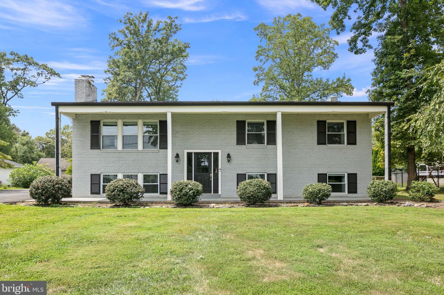 1028 Utterback Store Rd, Great Falls, VA 22066