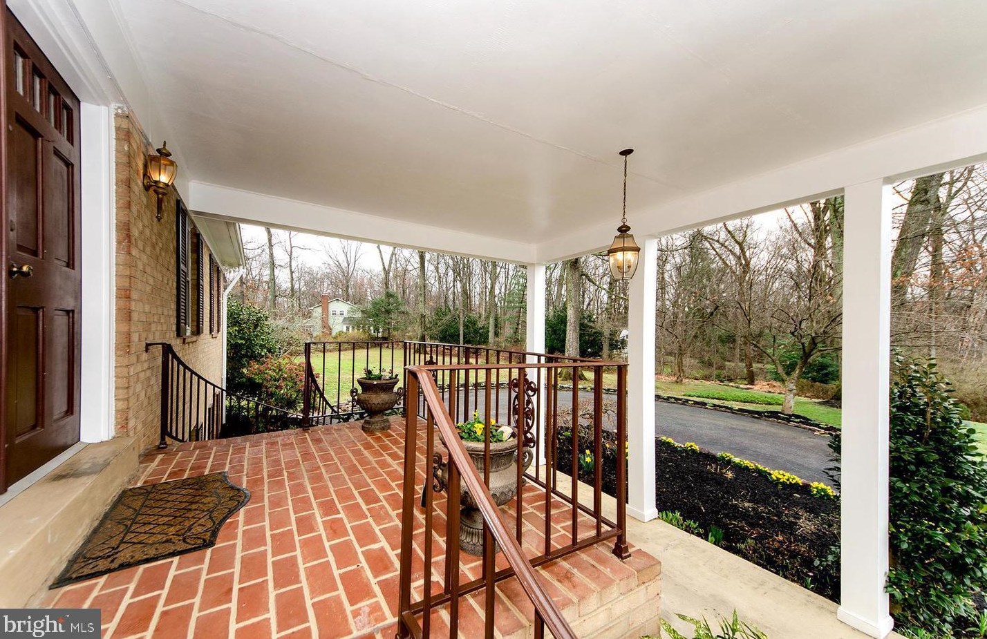 2429 Hunter Mill Rd, Vienna VA  22181-3009 exterior