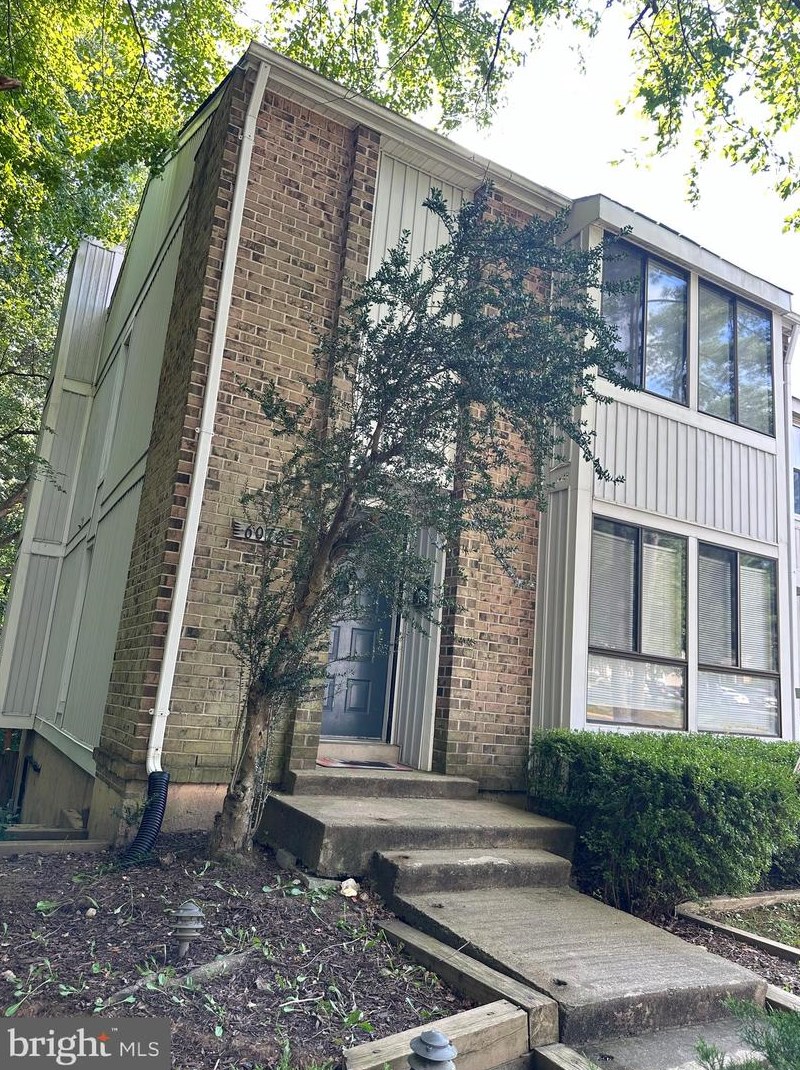 6072 Hollow Hill Ln, Springfield, VA 22152-1419