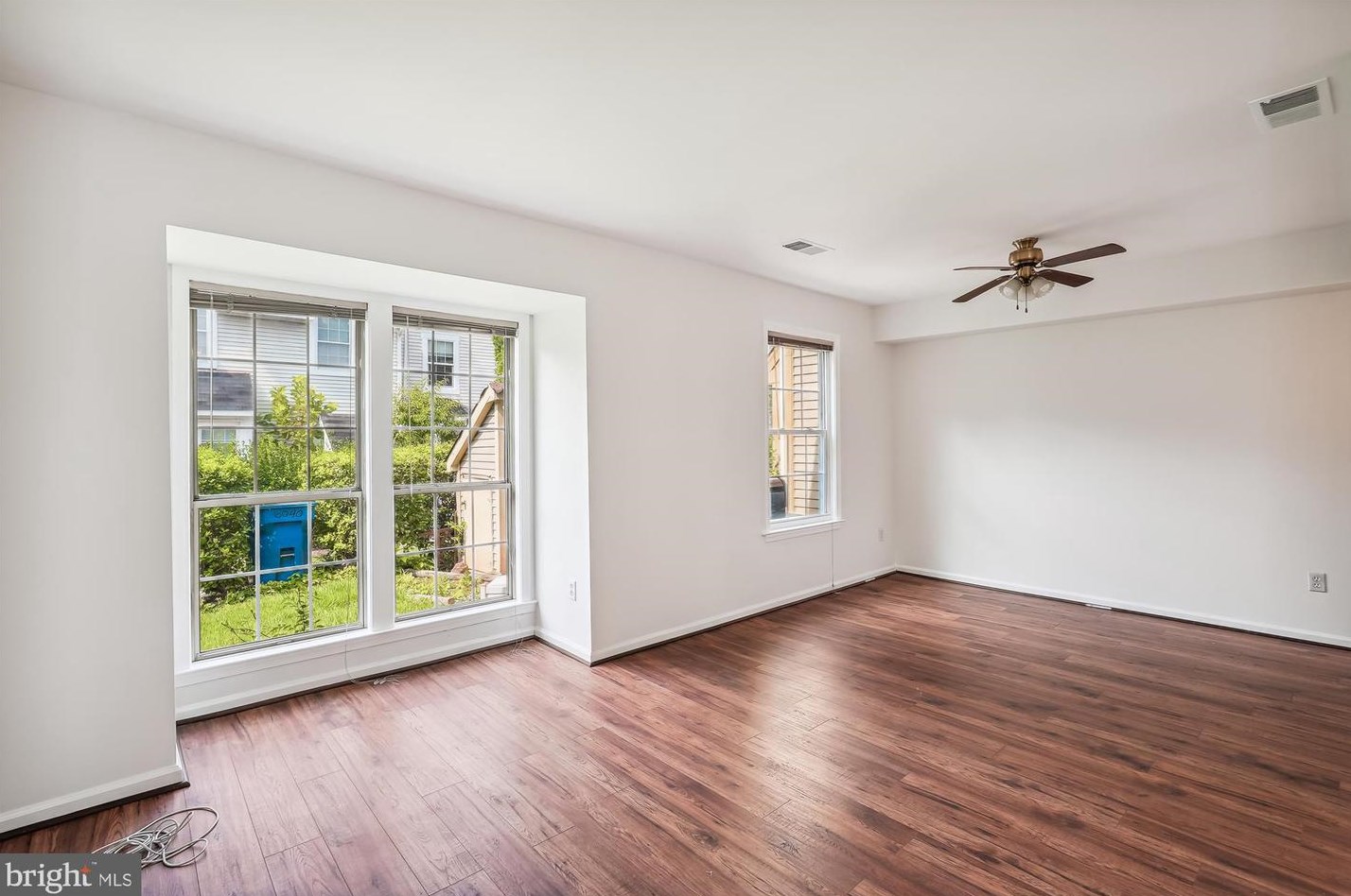 6040 Havener House Way, Centreville VA  20120-3225 exterior