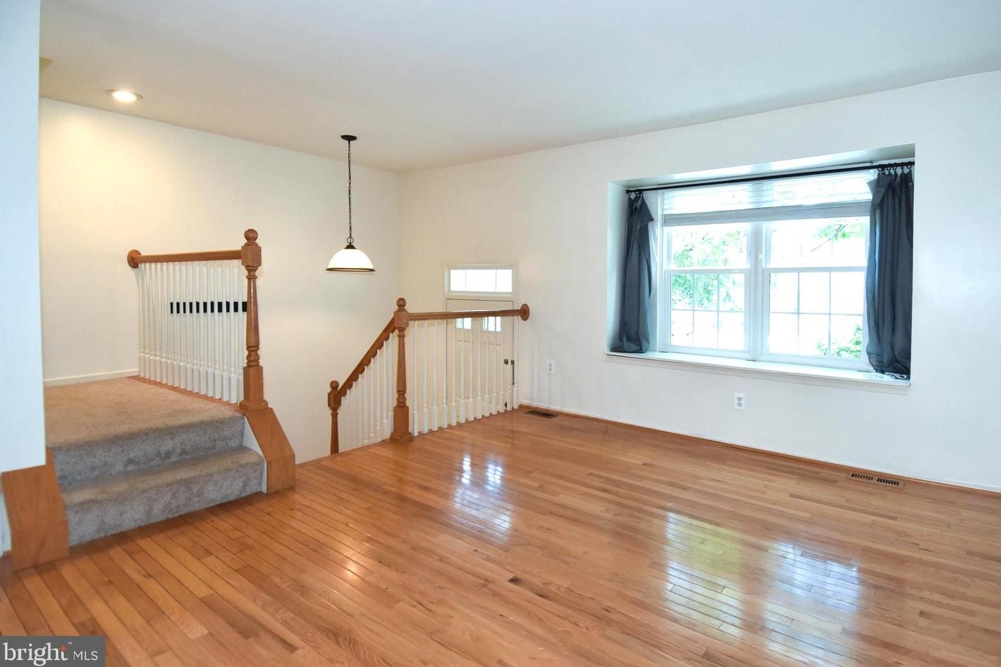 2304 Hunters Square Ct, Herndon, VA 20191