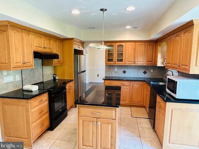 4404 Rollingbrooke Ct, Alexandria, VA 22306