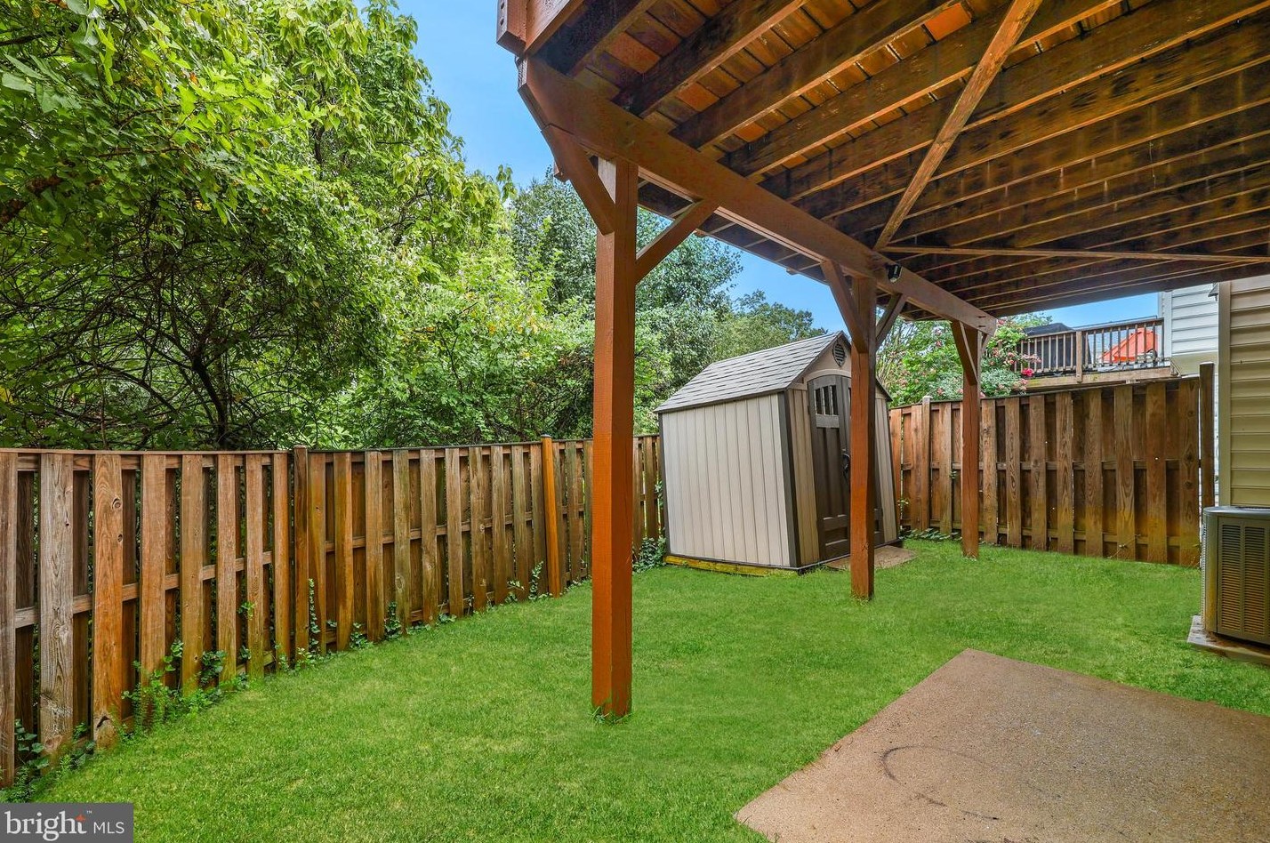 6329 Franconia Commons Dr, Alexandria VA 22310-2568 exterior