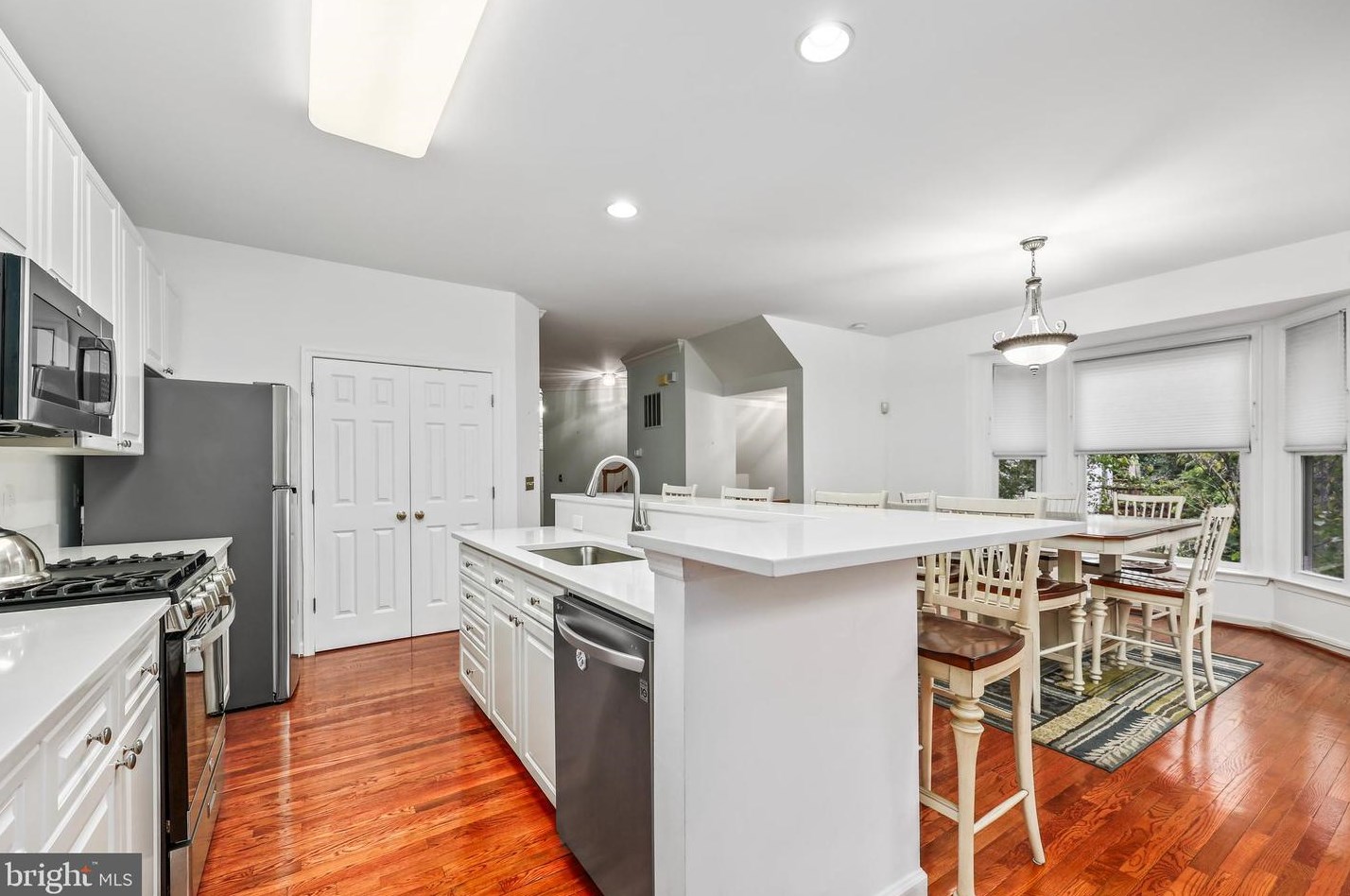 6329 Franconia Commons Dr, Alexandria VA 22310-2568 exterior