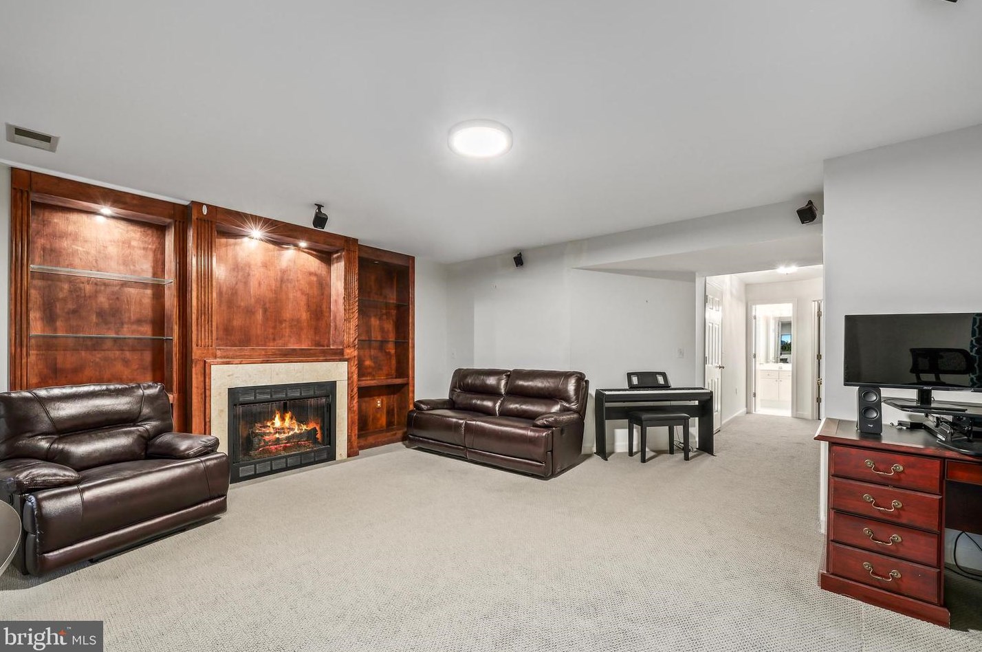 6329 Franconia Commons Dr, Alexandria VA 22310-2568 exterior