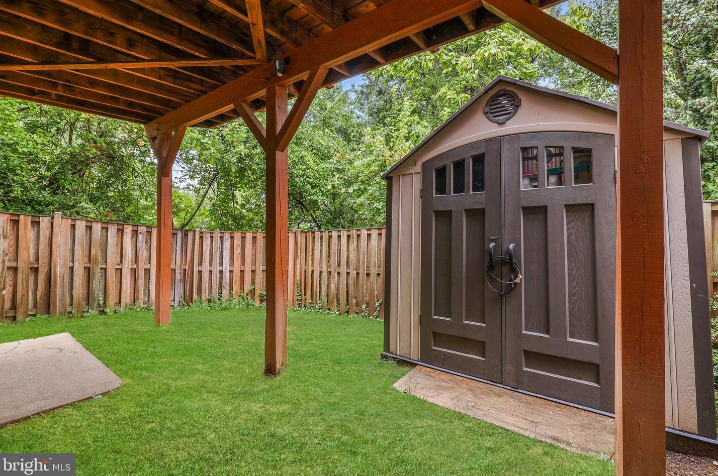 6329 Franconia Commons Dr, Alexandria VA 22310-2568 exterior