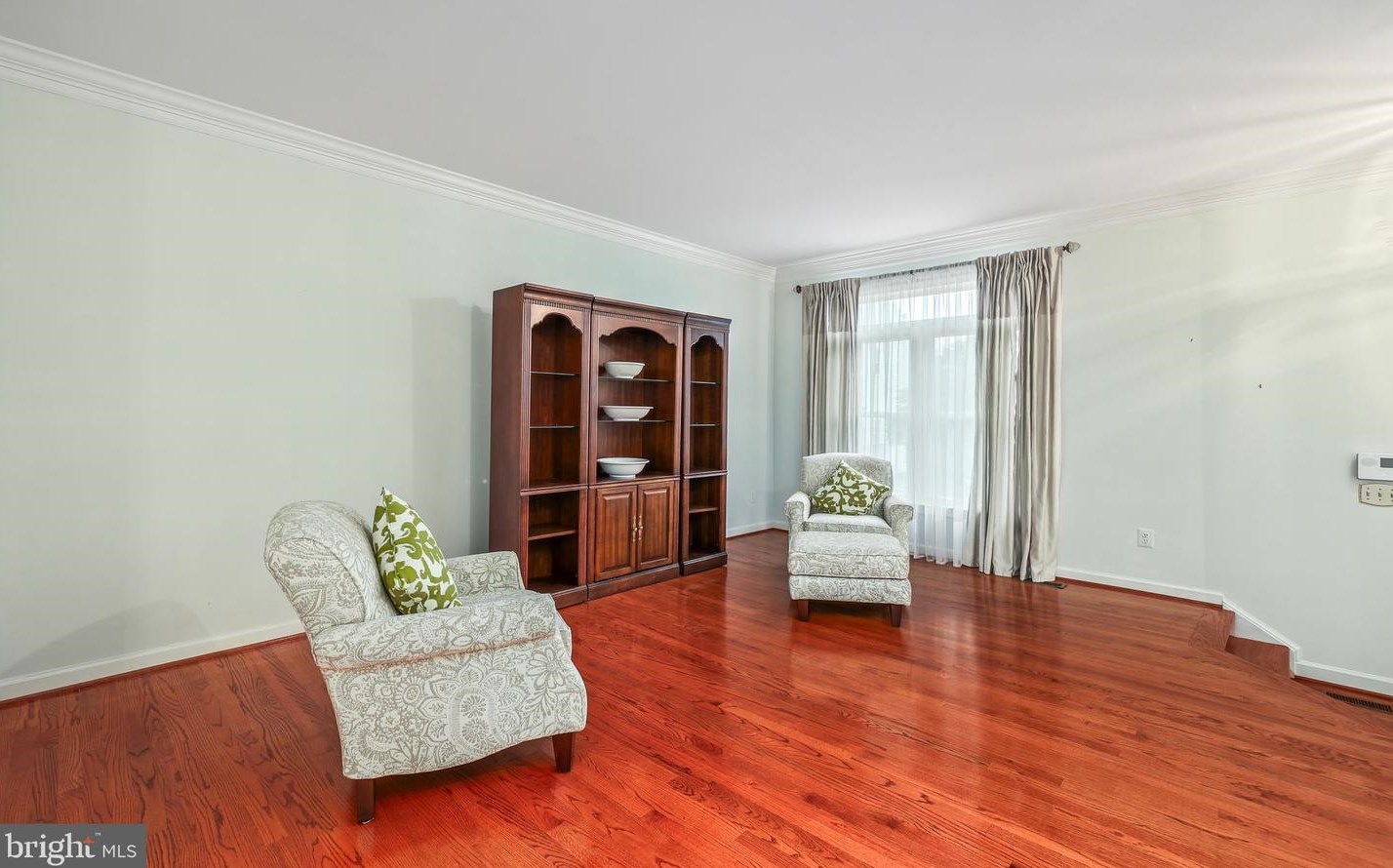 6329 Franconia Commons Dr, Alexandria VA 22310-2568 exterior