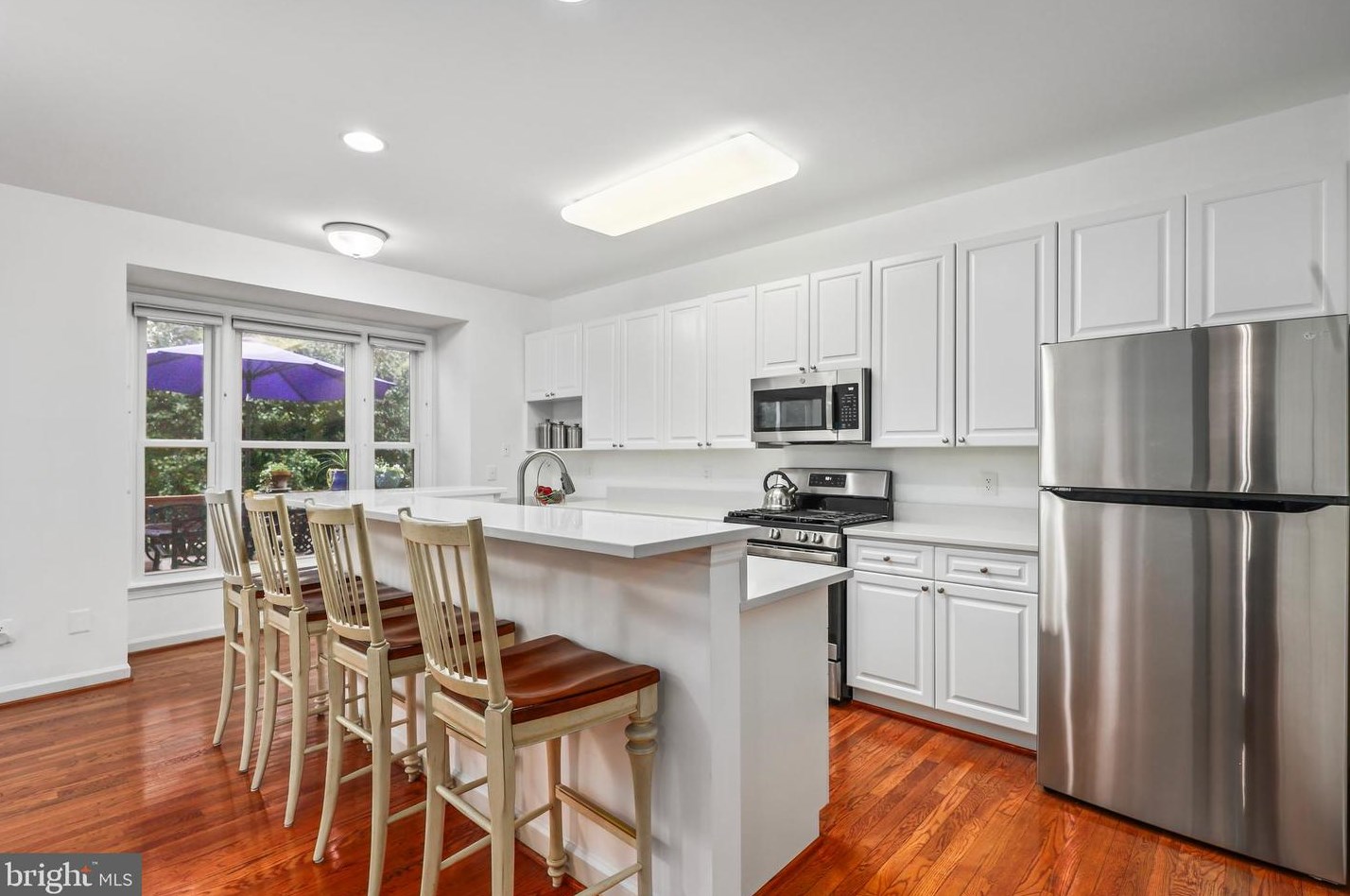 6329 Franconia Commons Dr, Alexandria VA 22310-2568 exterior