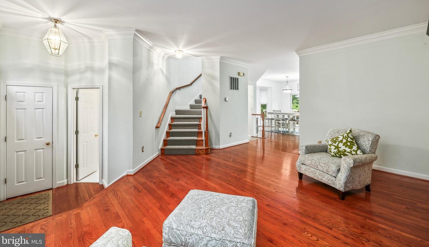 6329 Franconia Commons Dr, Alexandria VA 22310-2568 exterior