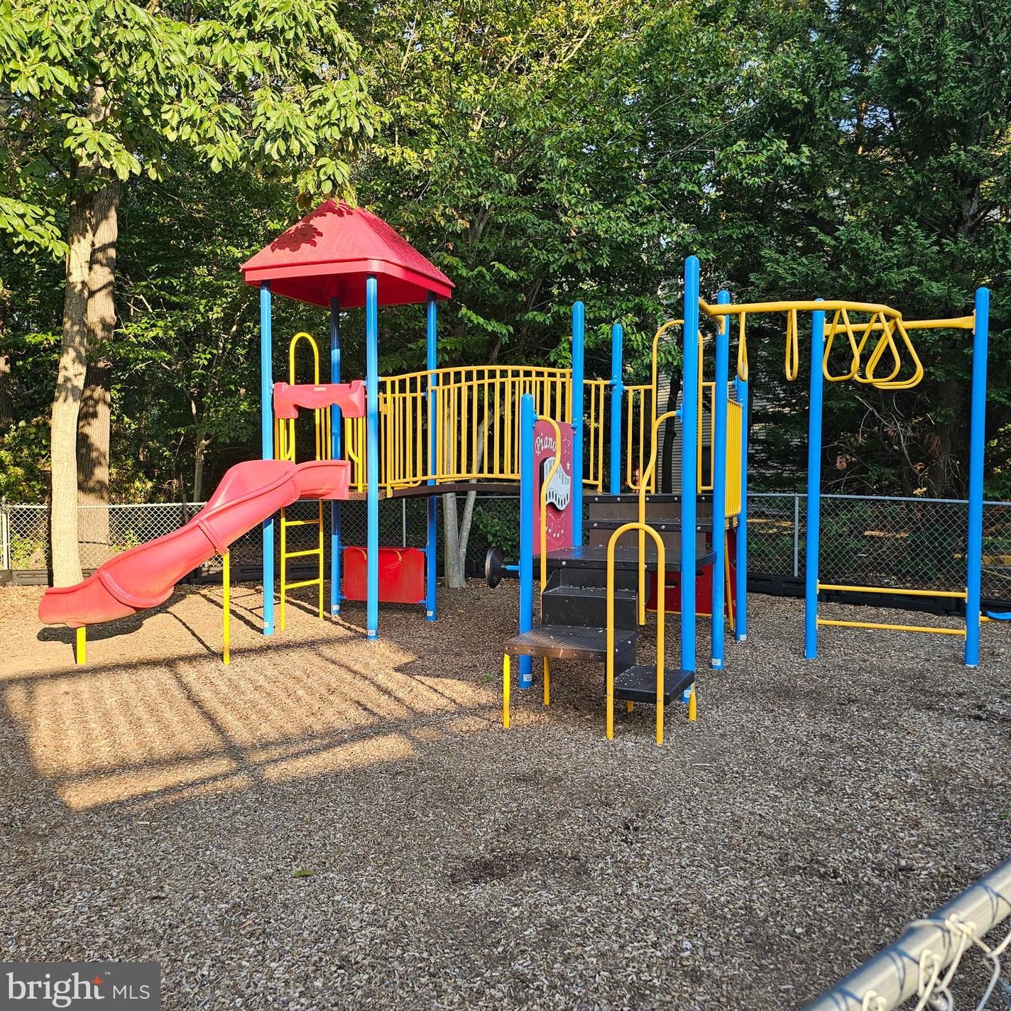 6329 Franconia Commons Dr, Alexandria VA 22310-2568 exterior