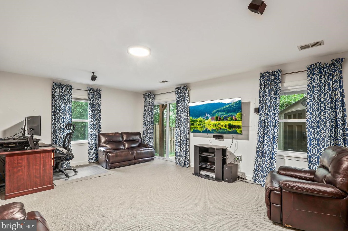 6329 Franconia Commons Dr, Alexandria VA 22310-2568 exterior