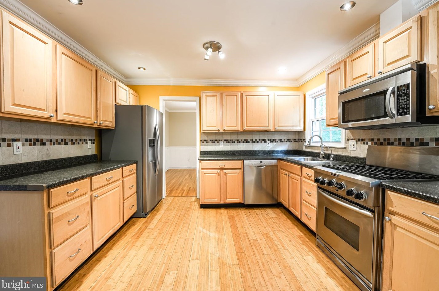 7212 Hadlow Dr, Springfield VA  22152-3528 exterior