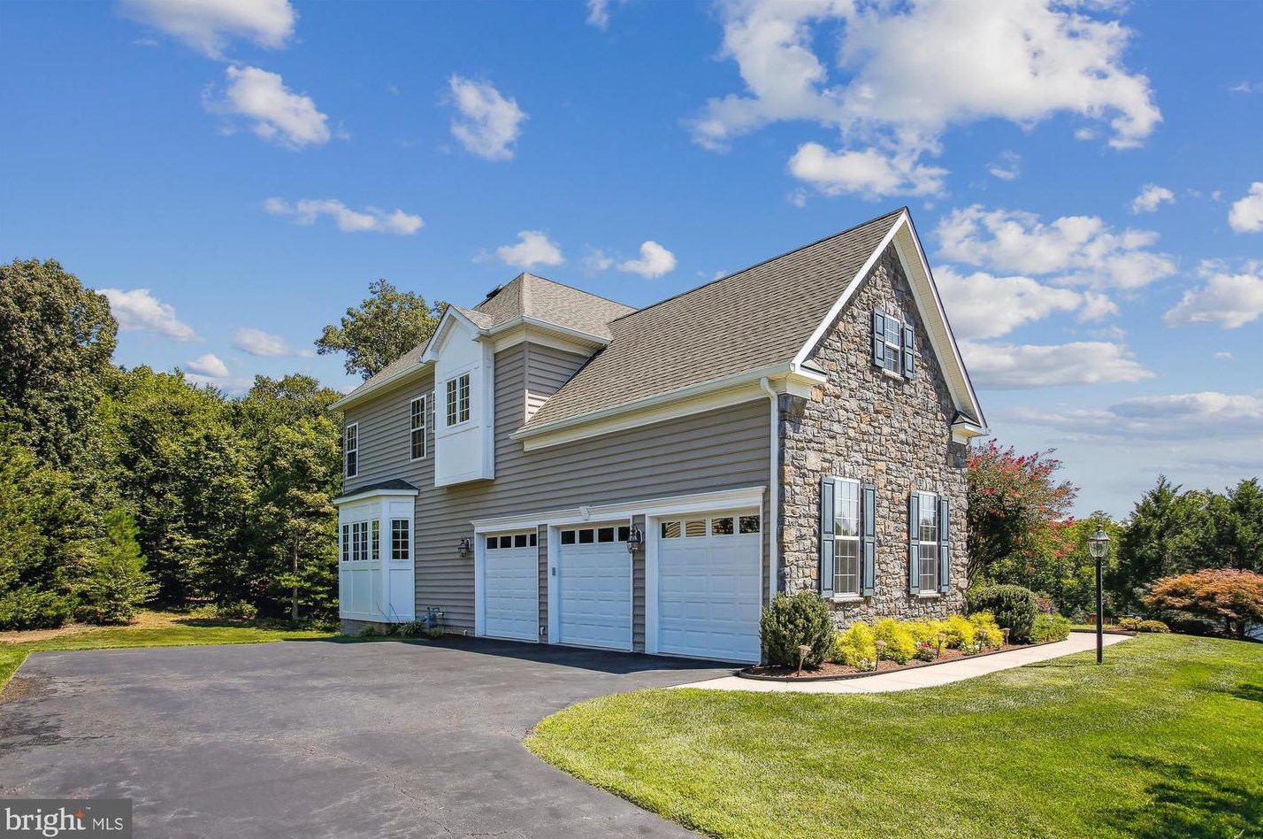 9688 Alexandra Nicole Dr, Lorton, VA 22079