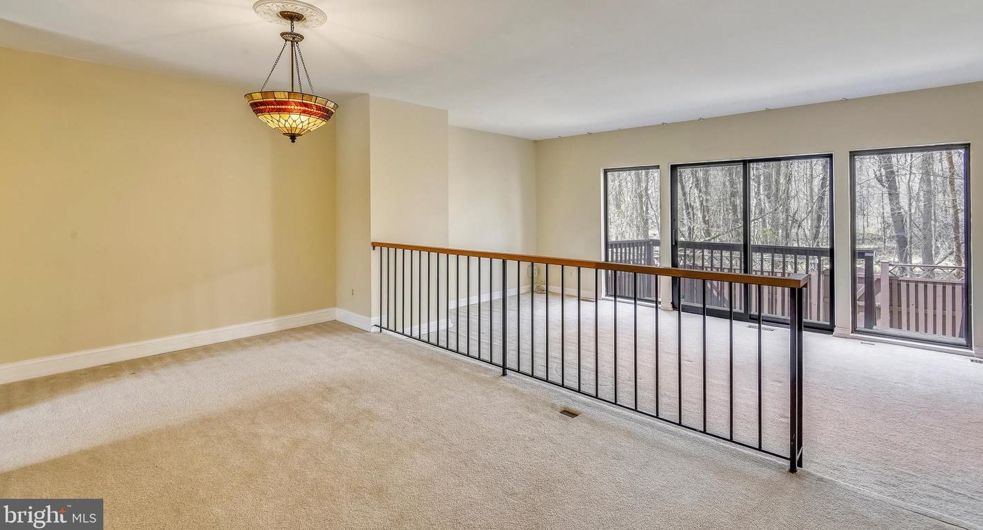 6896 Deer Run Dr, Alexandria VA  22306-1102 exterior