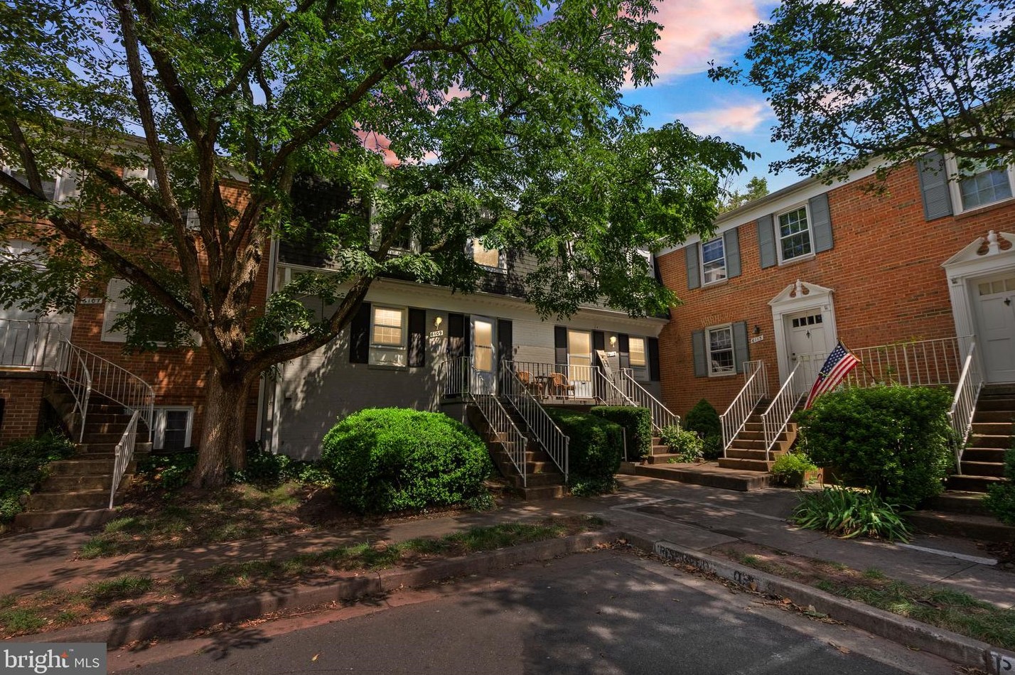 6111 Strasburg Dr, Centreville, VA 20121