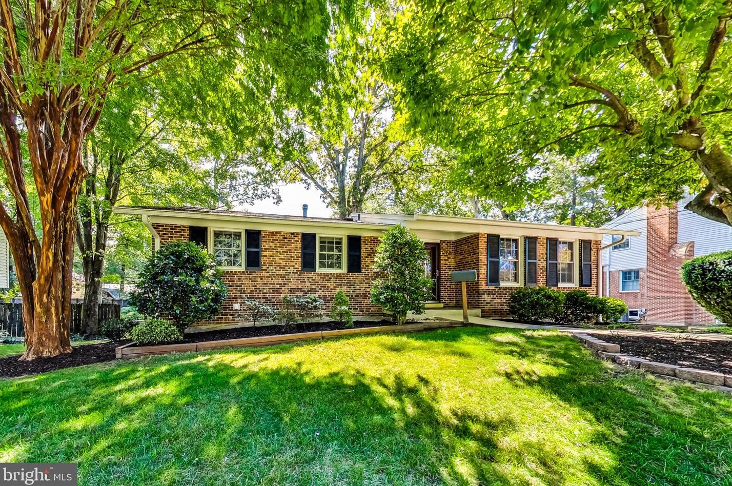 8309 Mcneil St, Vienna, VA 22180