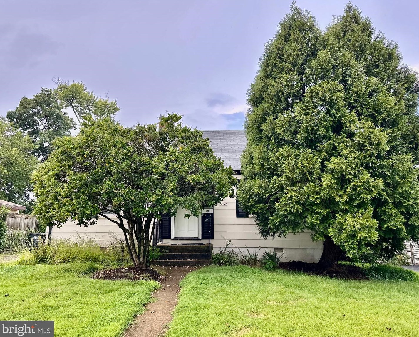 6818 Barrett Rd, Falls Church, VA 22042-2638