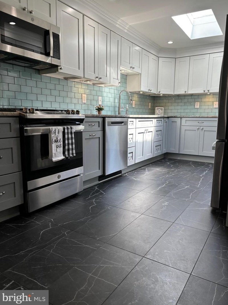 5731 Magnolia Ln, Falls Church, VA 22041