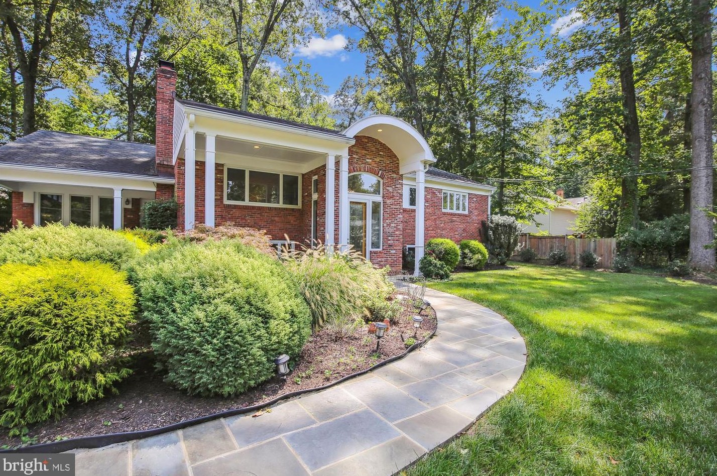 2441 Luckett Ave, Vienna, VA 22180