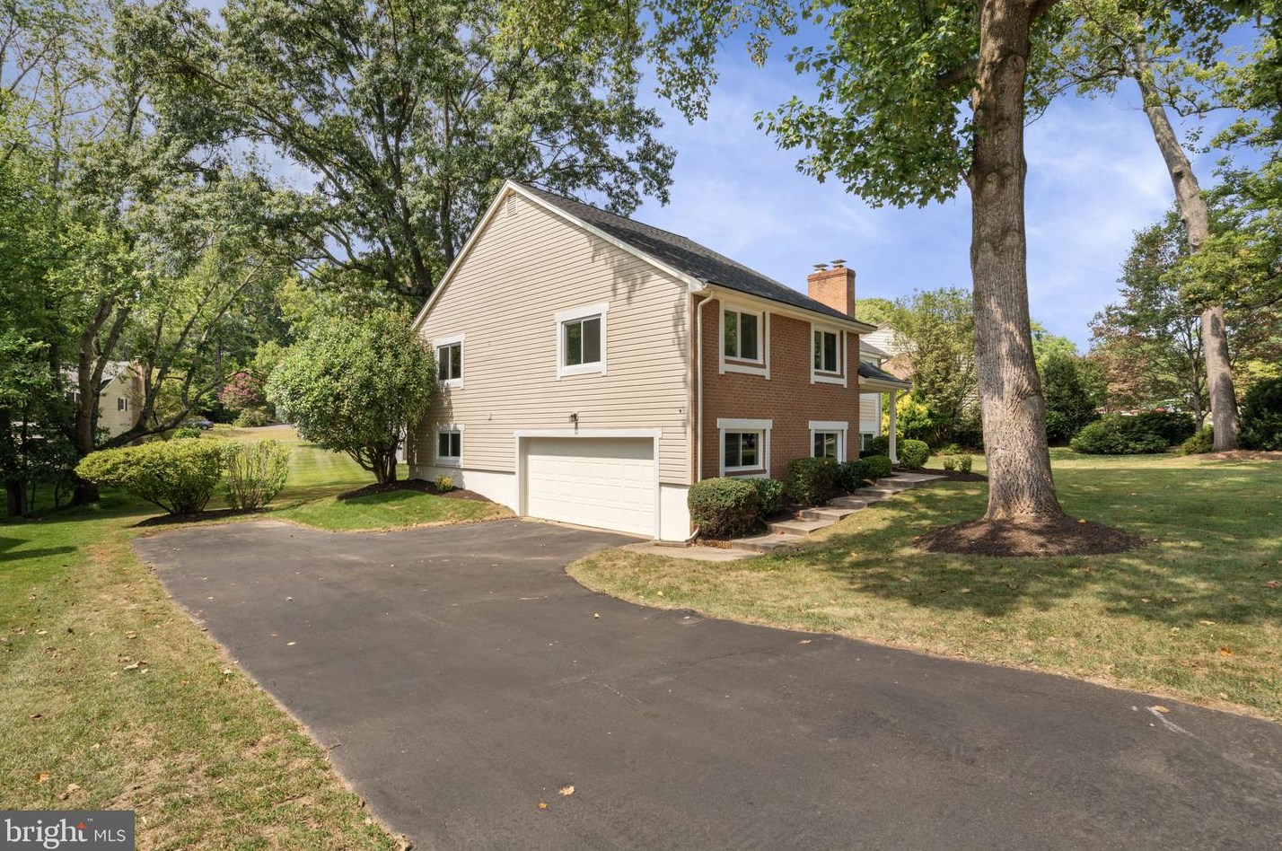 11427 Great Meadow Dr, Herndon, VA 20191-3607