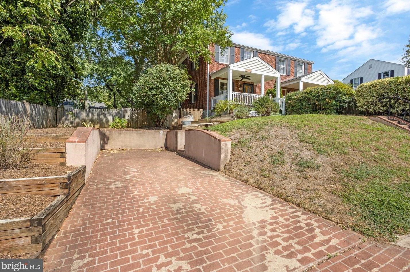 2716 Farnsworth Dr, Alexandria, VA 22303