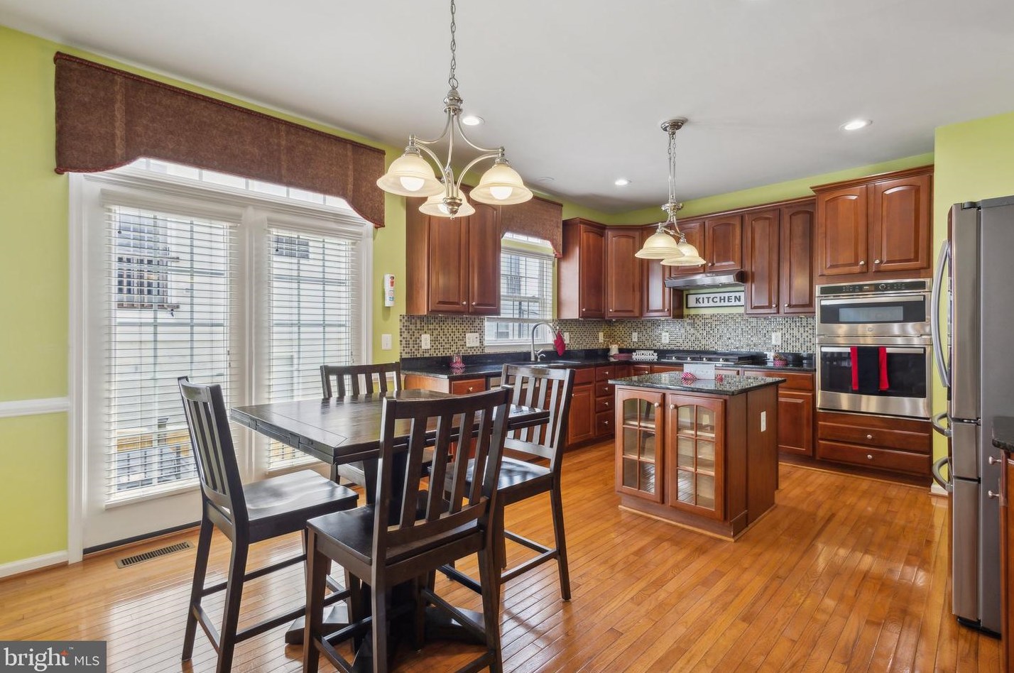 9946 E Hill Dr, Lorton, VA 22079