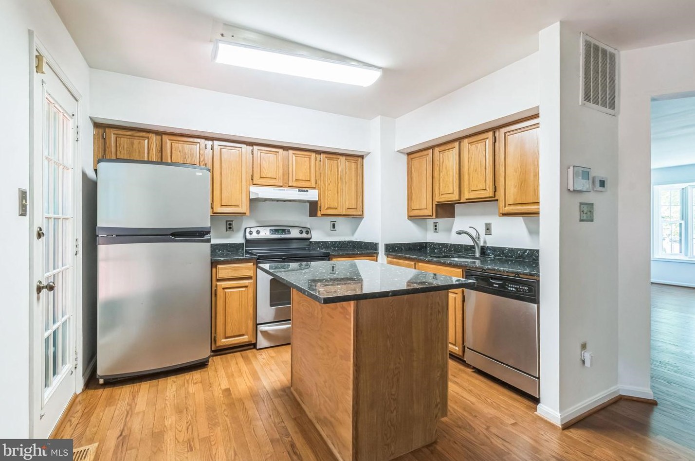 6949 Compton Ln, Centreville, VA 20121