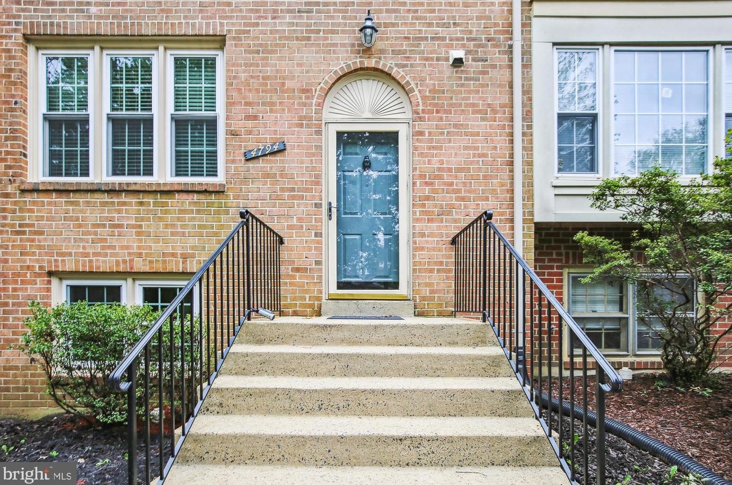 4794 Gainsborough Dr, Fairfax, VA 22032-2361