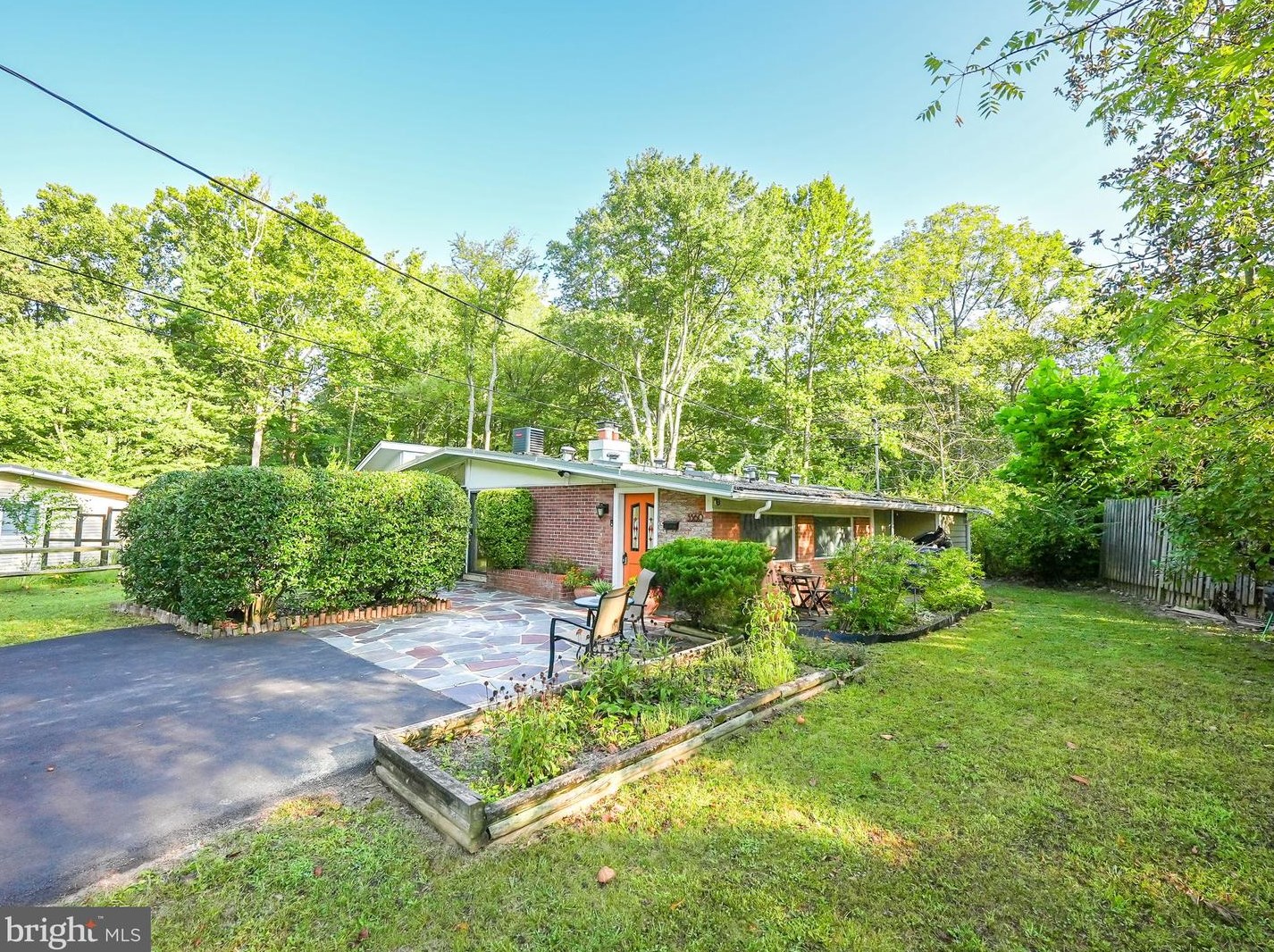 3360 Annandale Rd, Falls Church, VA 22042-3747