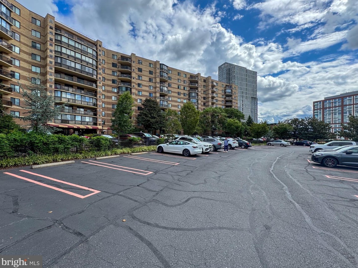 8340 Greensboro Dr Apt 708, Mc Lean, VA 22102