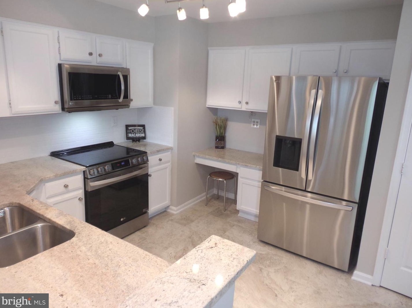 5620 Willoughby Newton Dr #15, Centreville, VA 20120