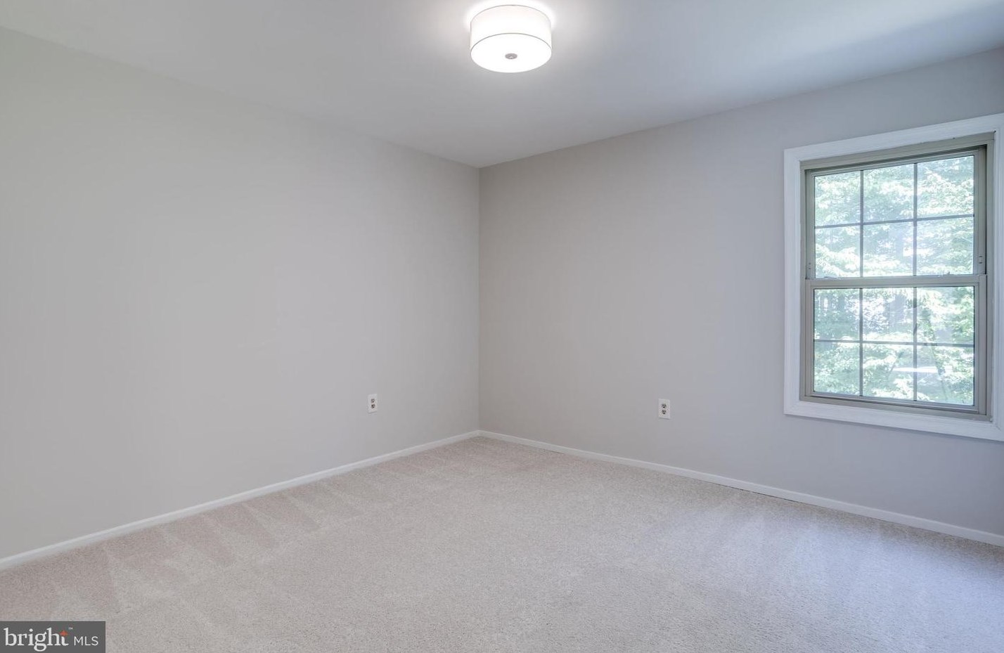 5707 Oak Leather Dr, Springfield VA  22015-2315 exterior