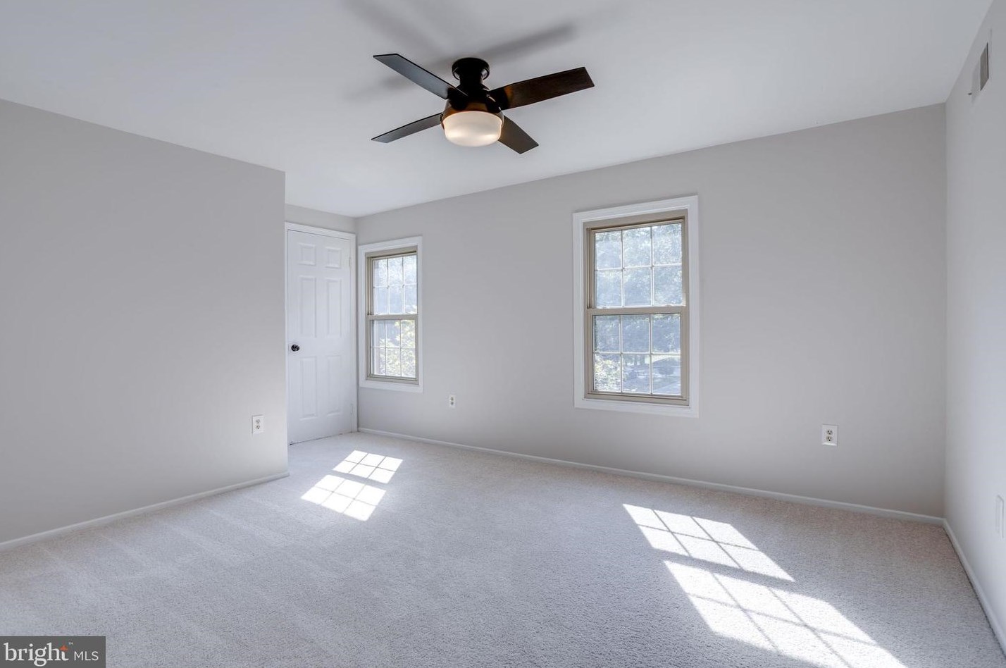 5707 Oak Leather Dr, Springfield VA  22015-2315 exterior