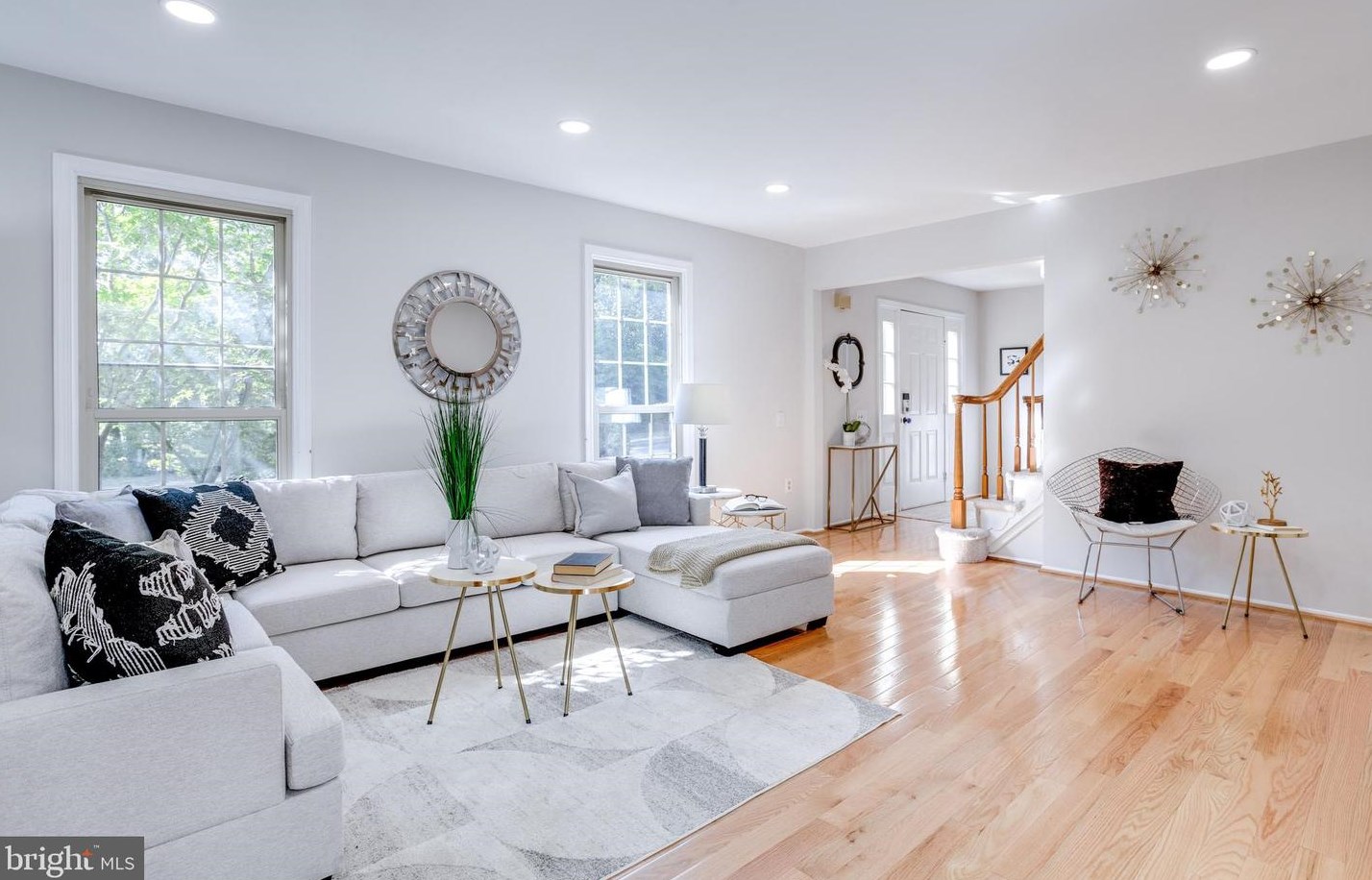 5707 Oak Leather Dr, Springfield VA  22015-2315 exterior