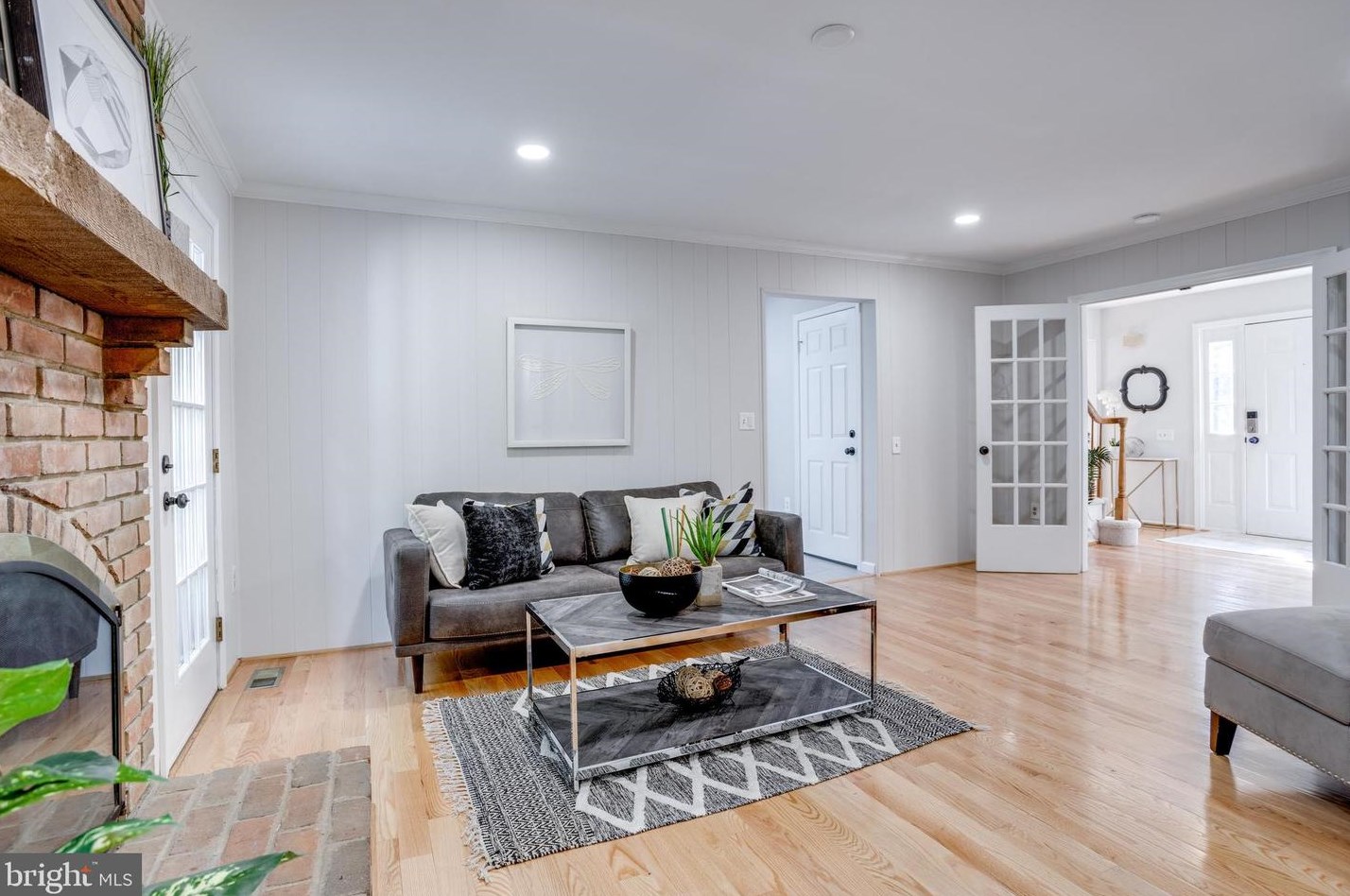 5707 Oak Leather Dr, Springfield VA  22015-2315 exterior