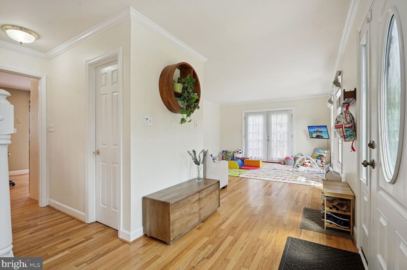 11921 Holly Spring Dr, Great Falls, VA 22066