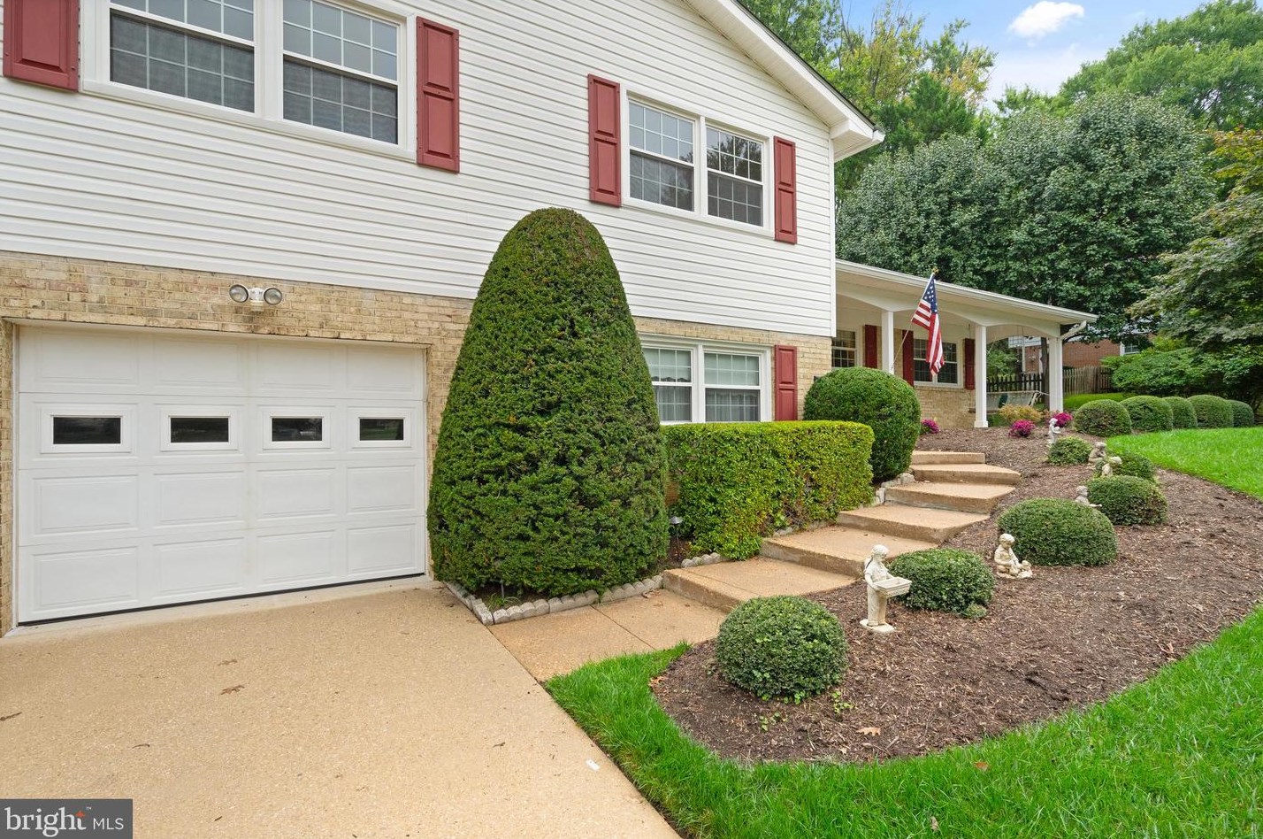 9465 Shouse Dr, Vienna, VA 22182