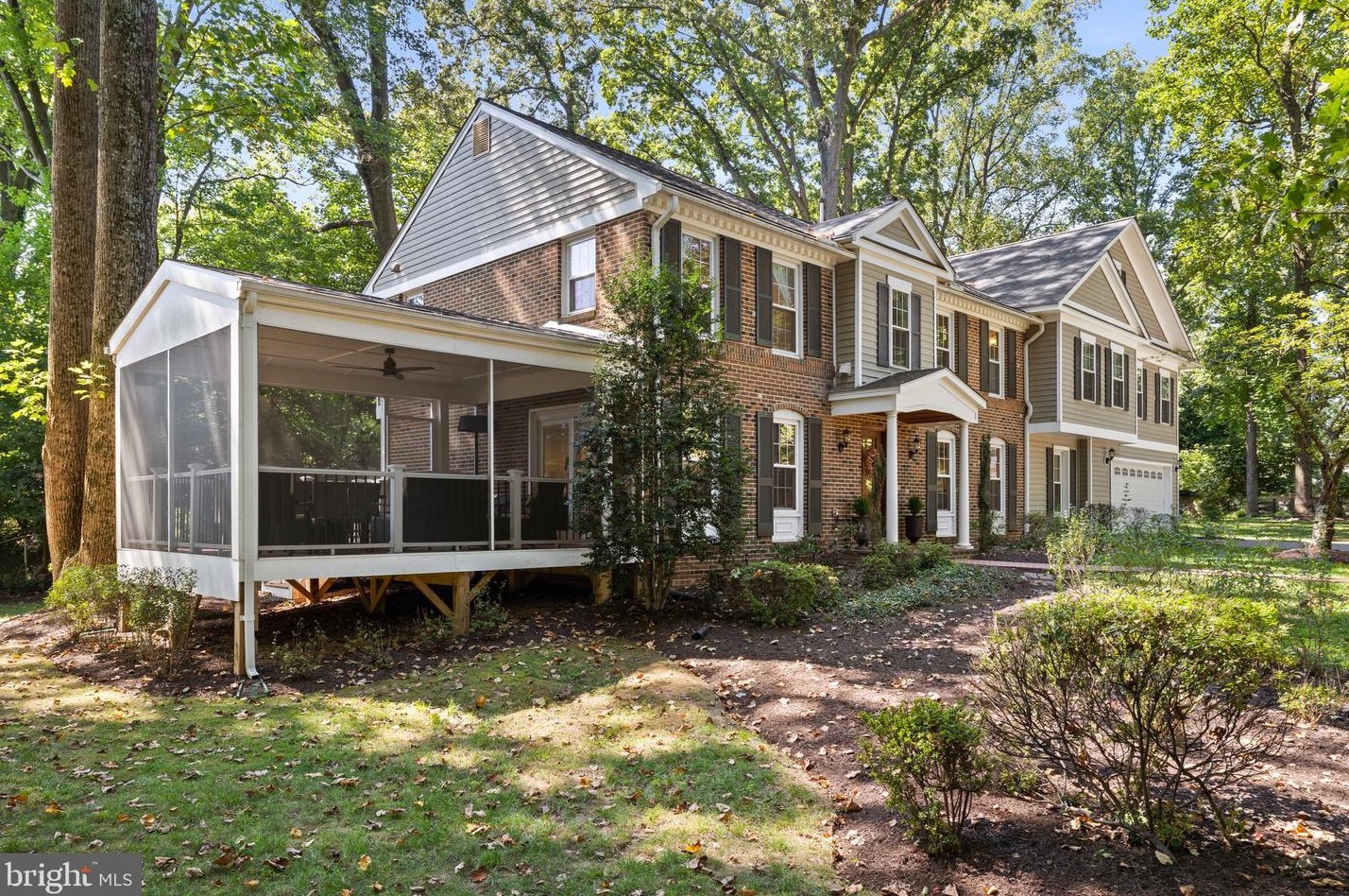 10033 Garrett St, Vienna, VA 22181