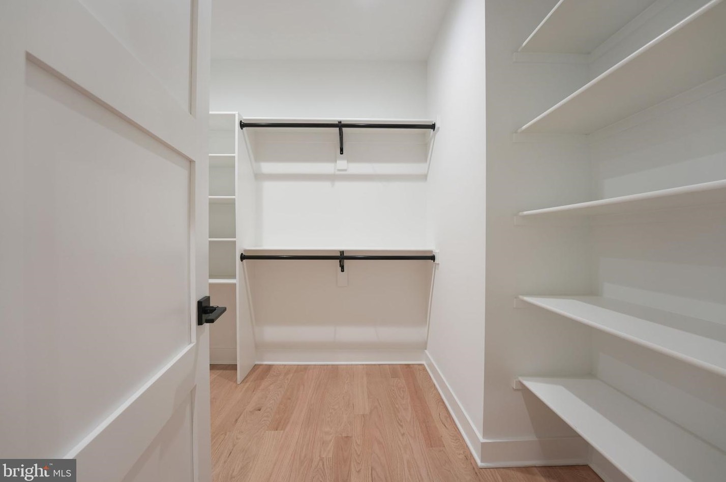 828 Constellation Dr, Great Falls VA  22066-2501 exterior