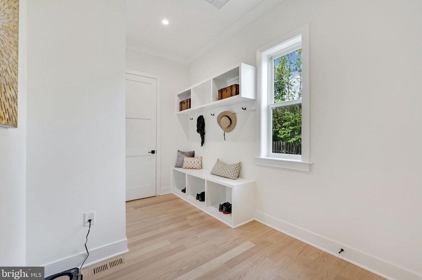 828 Constellation Dr, Great Falls VA  22066-2501 exterior