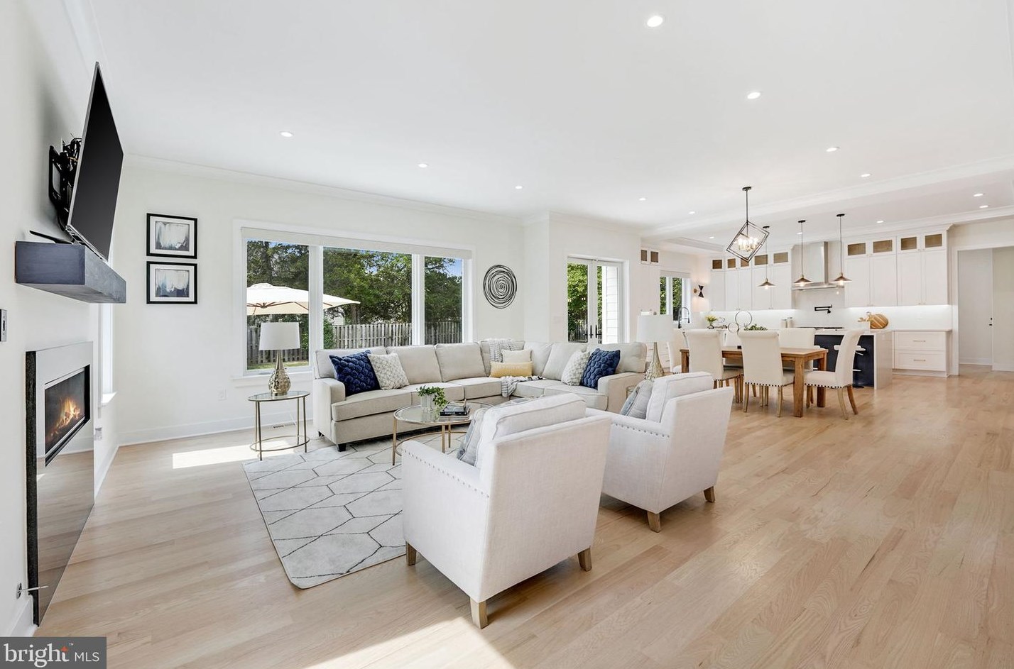 828 Constellation Dr, Great Falls VA  22066-2501 exterior