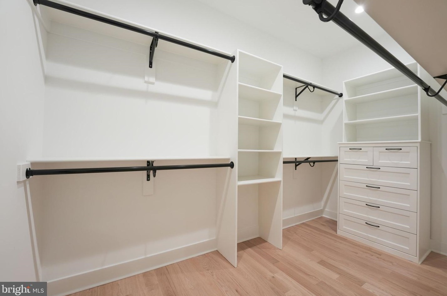 828 Constellation Dr, Great Falls VA  22066-2501 exterior