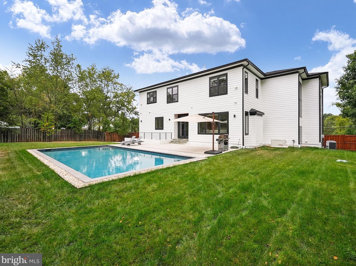 828 Constellation Dr, Great Falls VA  22066-2501 exterior