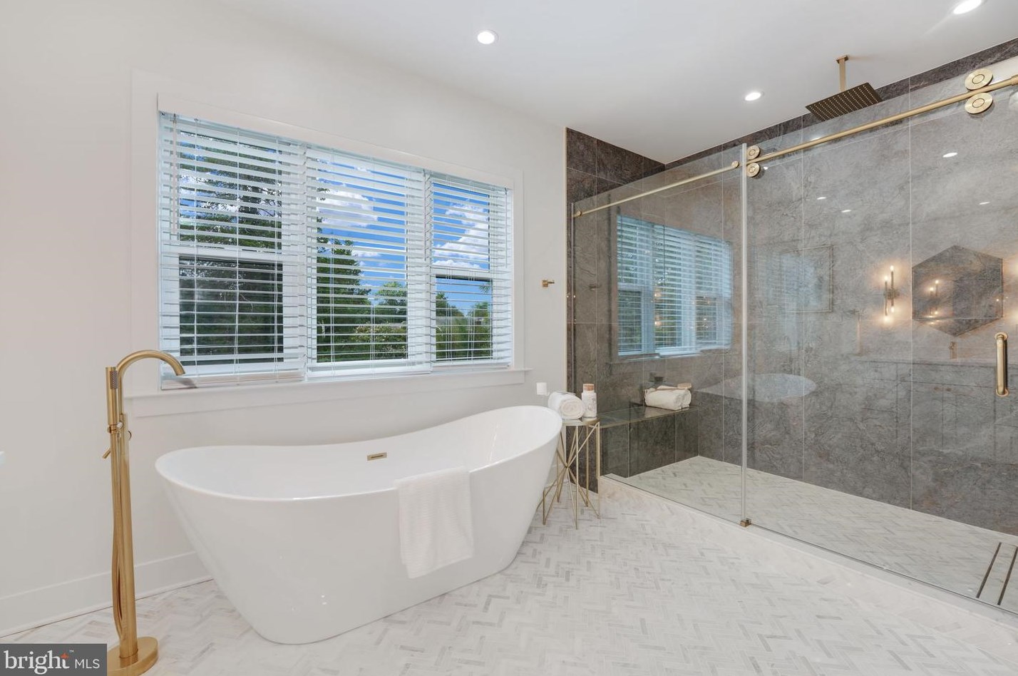 828 Constellation Dr, Great Falls VA  22066-2501 exterior