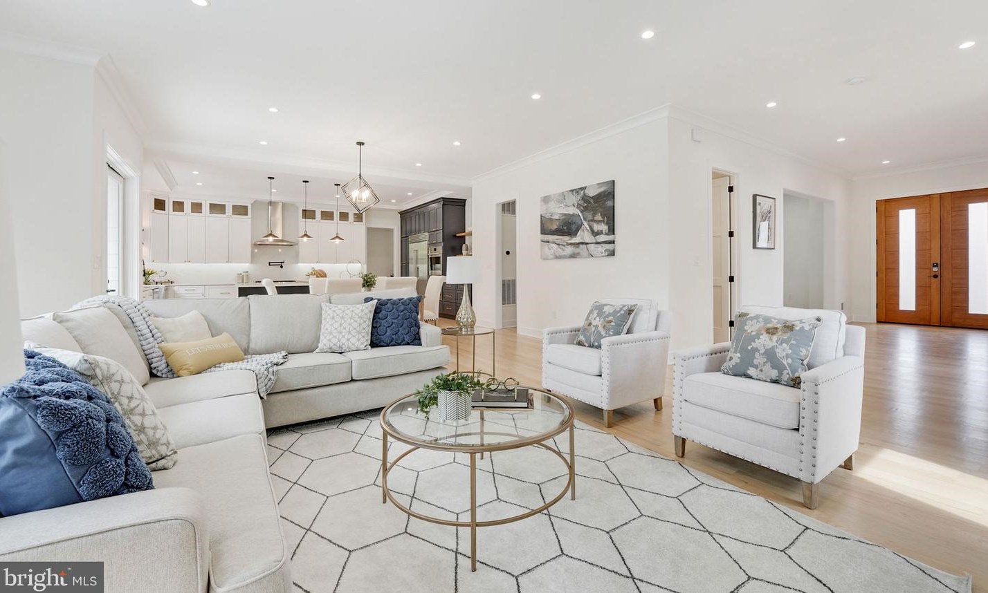 828 Constellation Dr, Great Falls VA  22066-2501 exterior