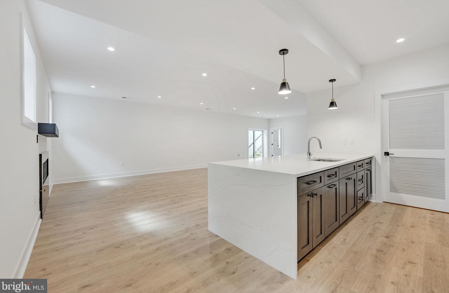 828 Constellation Dr, Great Falls VA  22066-2501 exterior